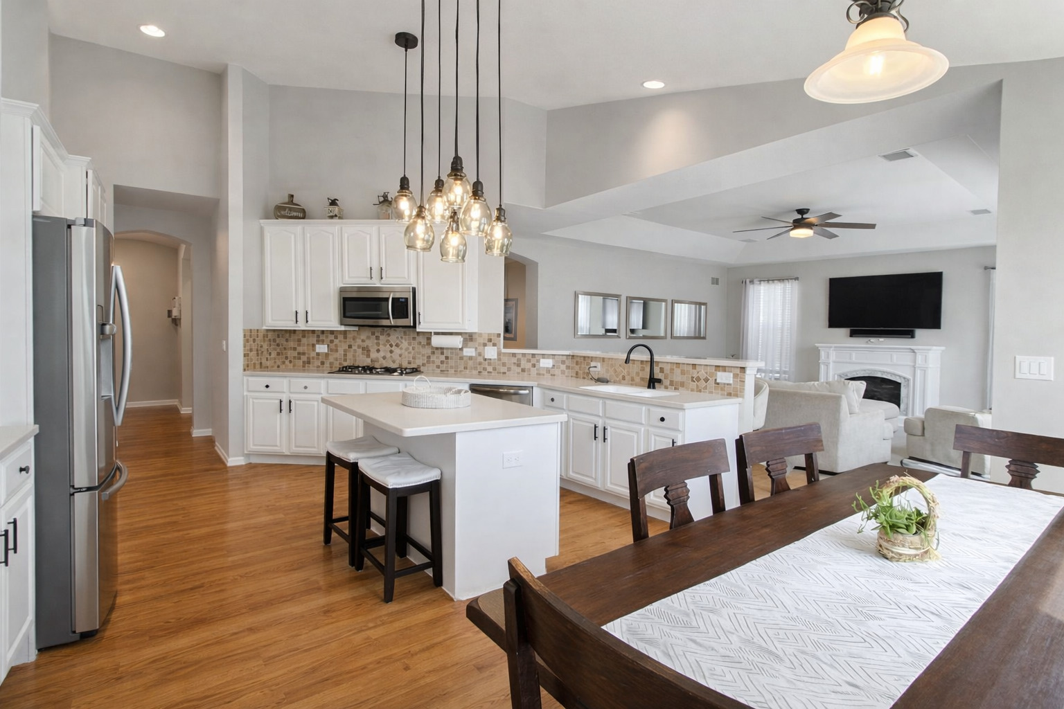 1235 Mallard Lane, Hoffman Estates, IL 60192