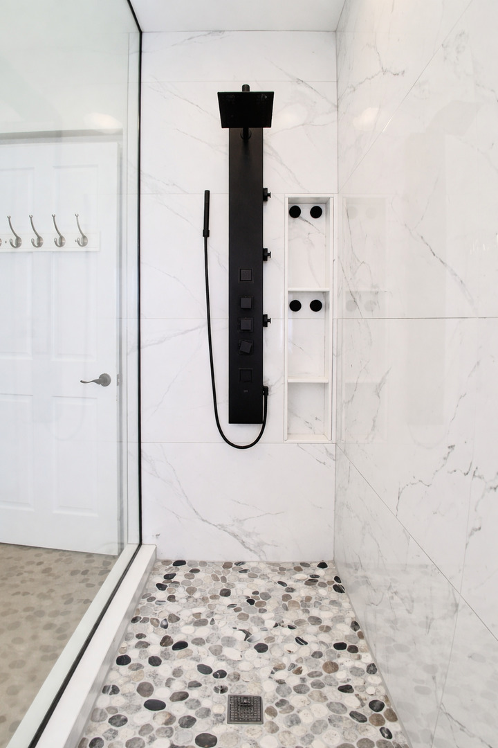 1235 Mallard Lane, Hoffman Estates, IL 60192