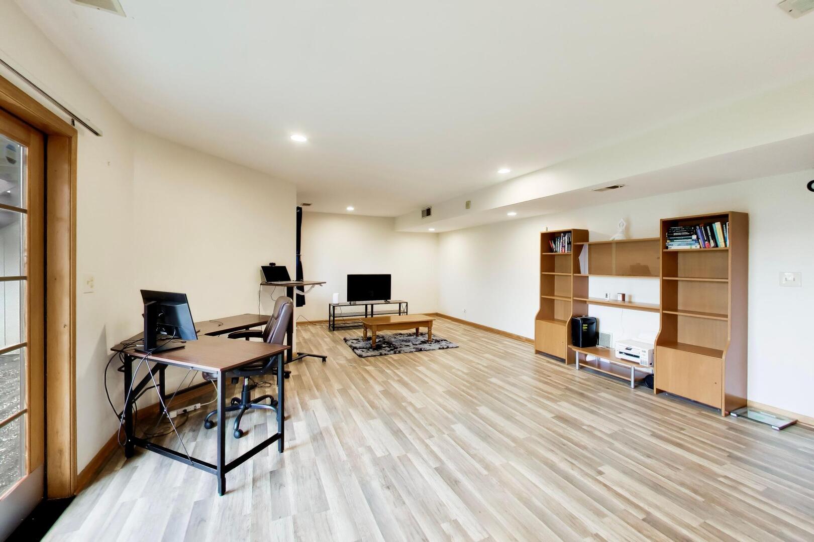 943 W Essex Place, Arlington Heights, IL 60004