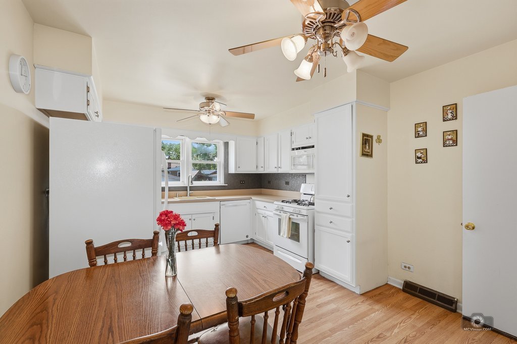 5233 Oak Center Drive, Oak Lawn, IL 60453