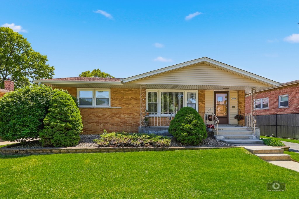 5233 Oak Center Drive, Oak Lawn, IL 60453