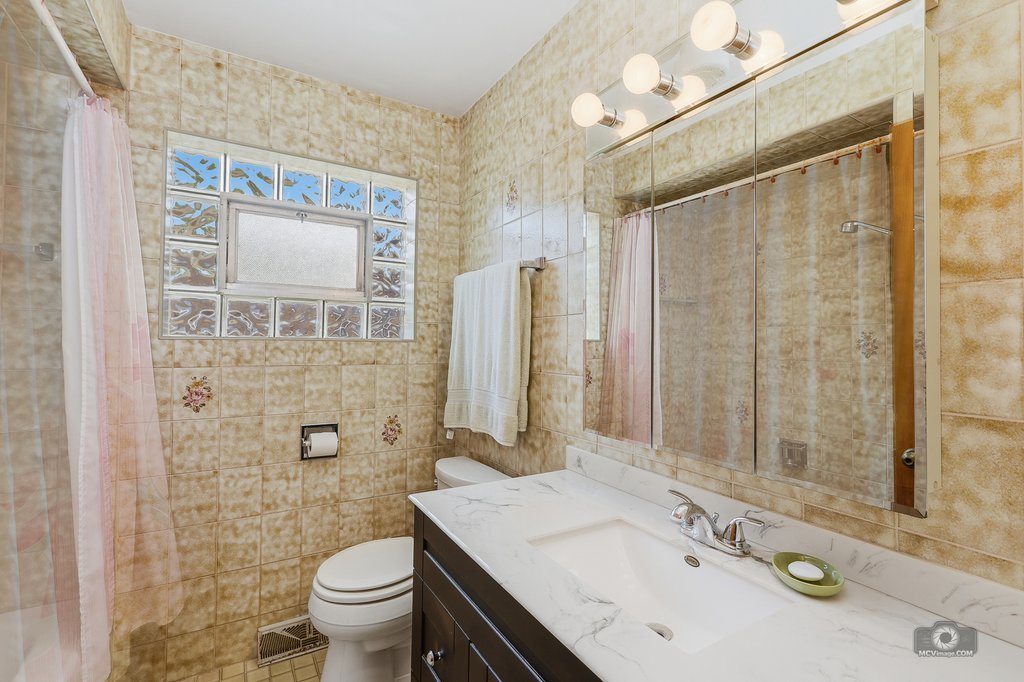 5233 Oak Center Drive, Oak Lawn, IL 60453