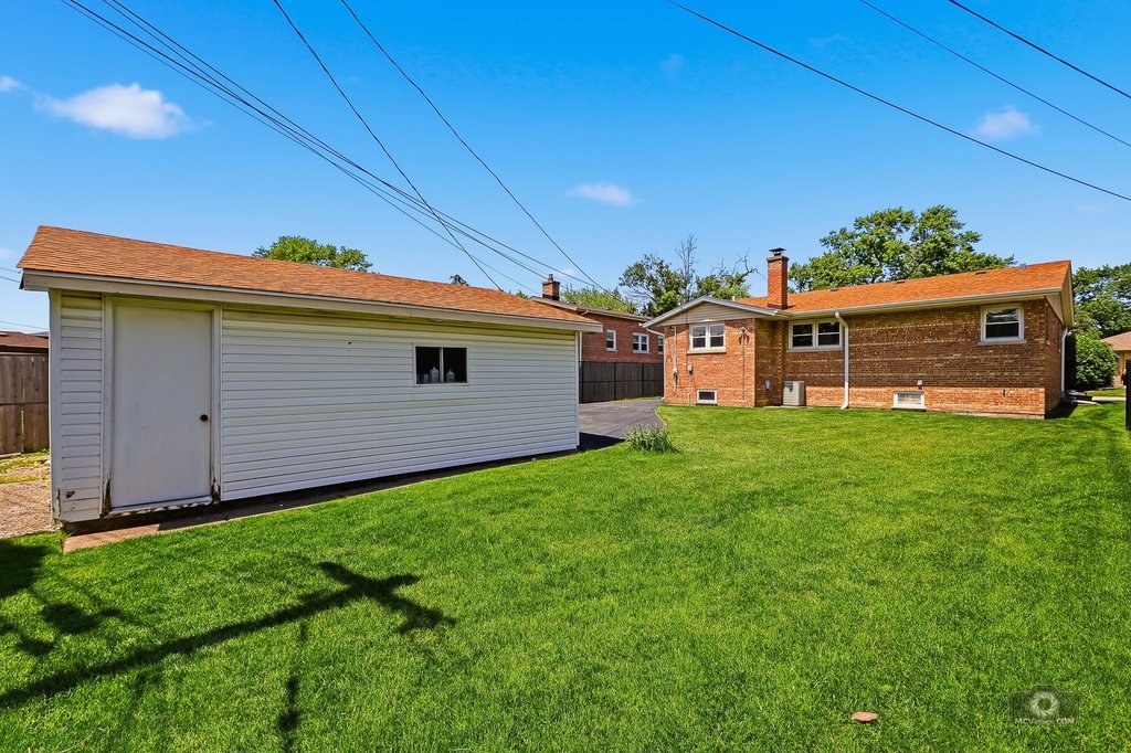 5233 Oak Center Drive, Oak Lawn, IL 60453