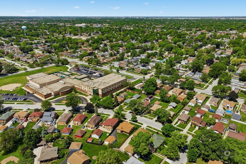 5233 Oak Center Drive, Oak Lawn, IL 60453