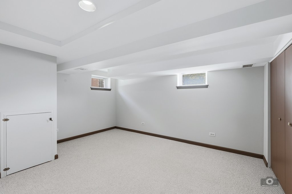 5233 Oak Center Drive, Oak Lawn, IL 60453
