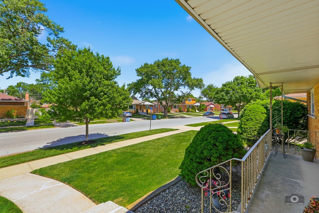 5233 Oak Center Drive, Oak Lawn, IL 60453
