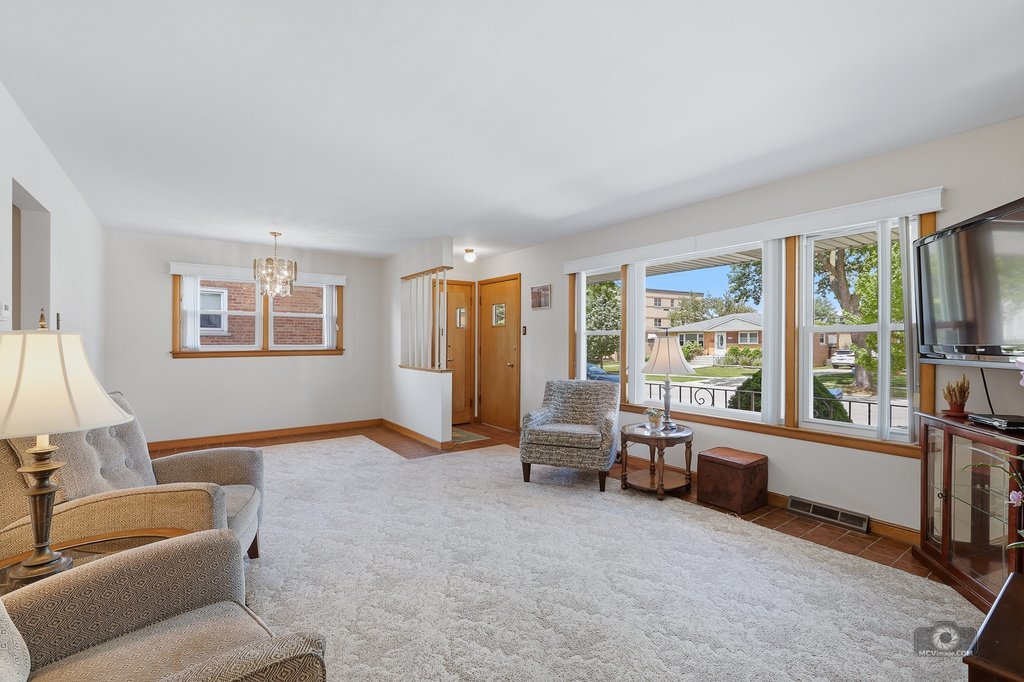 5233 Oak Center Drive, Oak Lawn, IL 60453