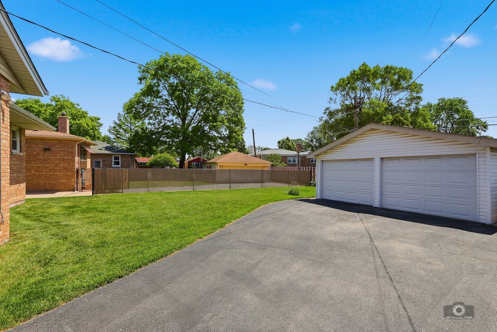5233 Oak Center Drive, Oak Lawn, IL 60453