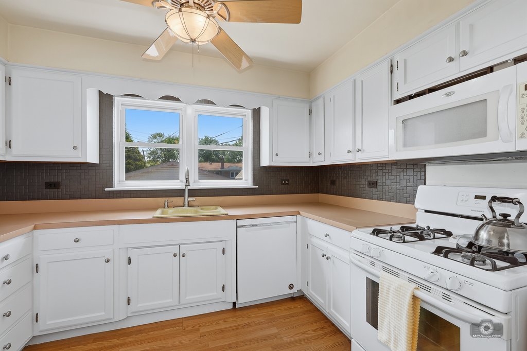 5233 Oak Center Drive, Oak Lawn, IL 60453