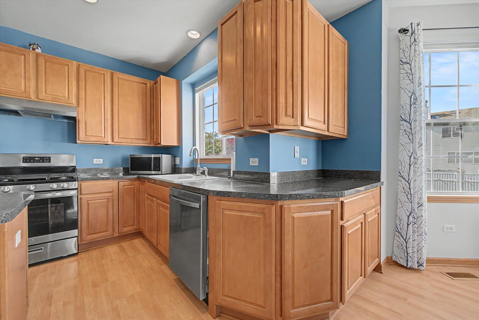 942 Brassfield Avenue, Romeoville, IL 60446