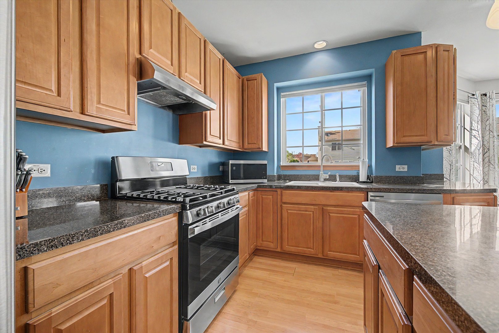 942 Brassfield Avenue, Romeoville, IL 60446