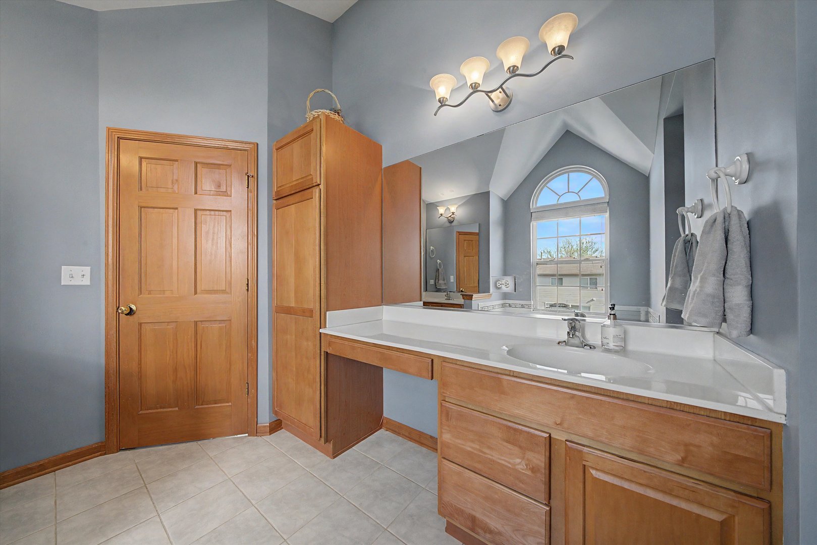 942 Brassfield Avenue, Romeoville, IL 60446