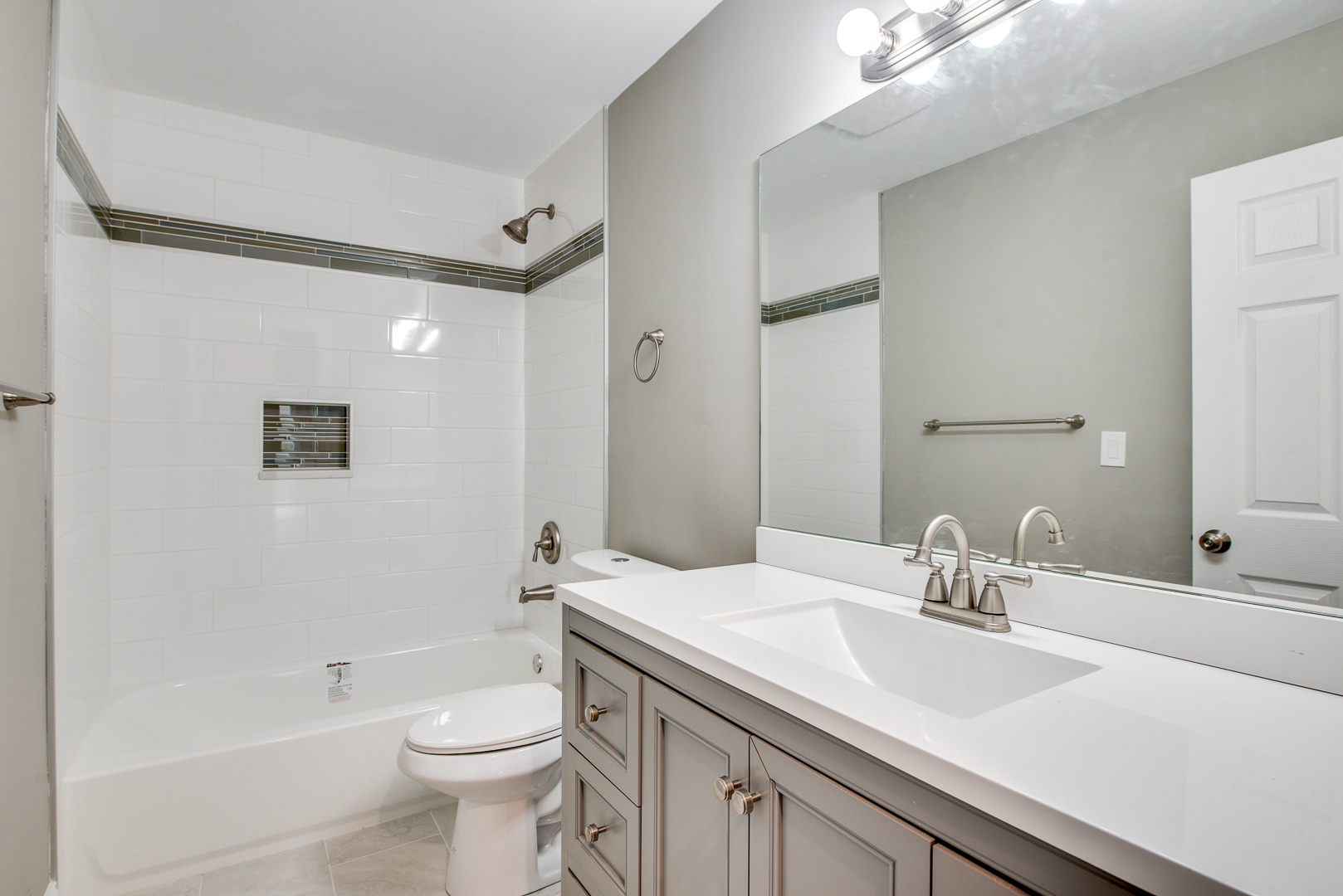 106 Foxcroft Road, Naperville, IL 60565