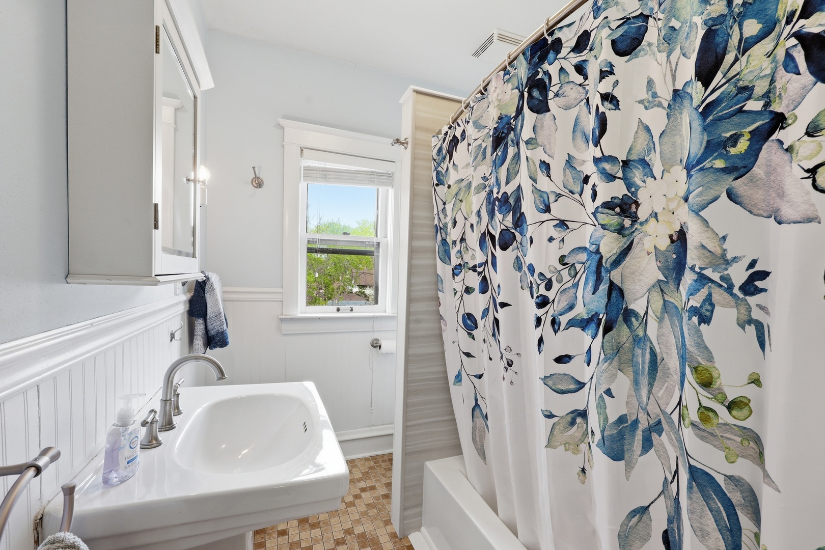 12 Rugby Place, Elgin, IL 60120