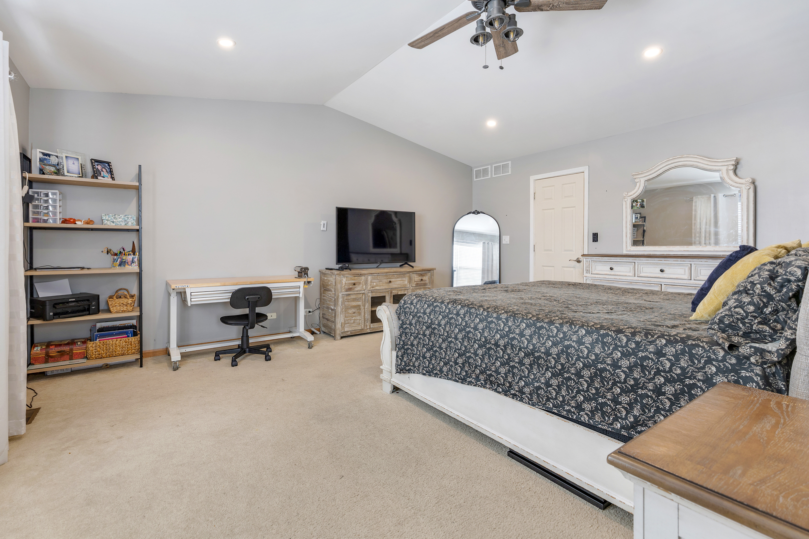 302 Parkside Drive, Shorewood, IL 60404