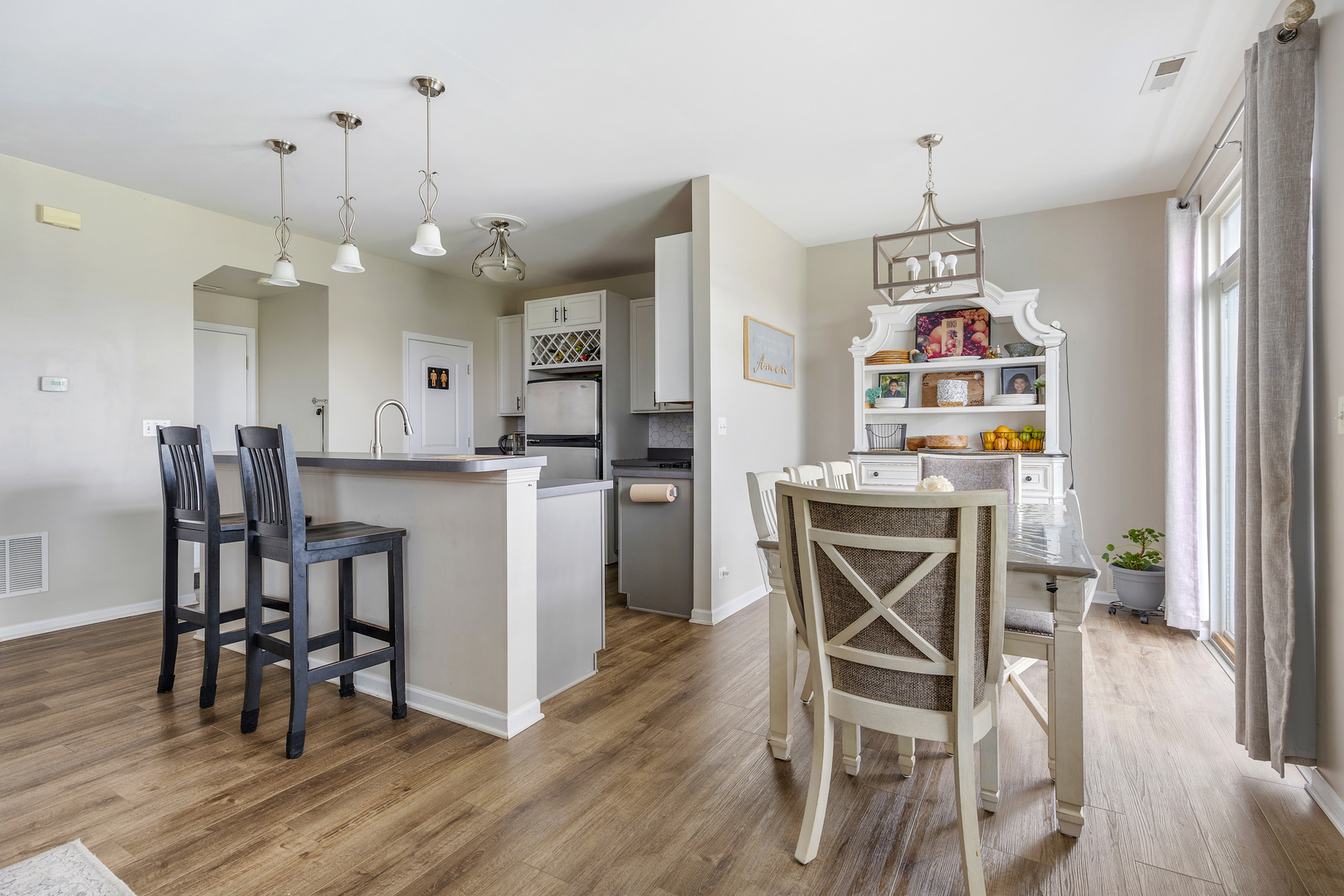 302 Parkside Drive, Shorewood, IL 60404