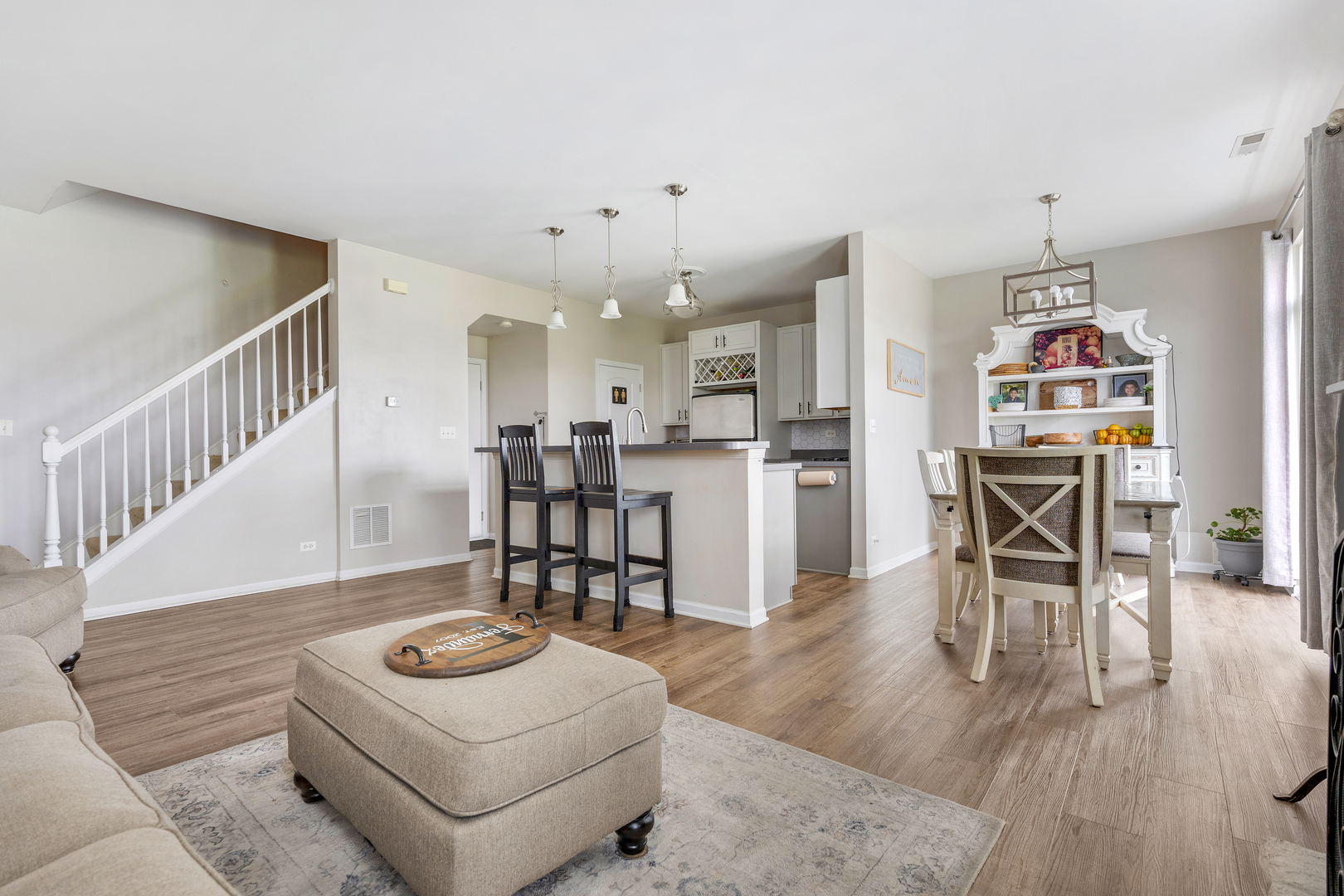 302 Parkside Drive, Shorewood, IL 60404