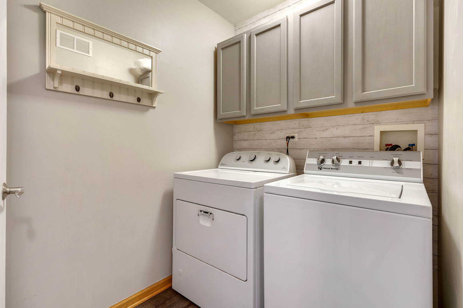 302 Parkside Drive, Shorewood, IL 60404