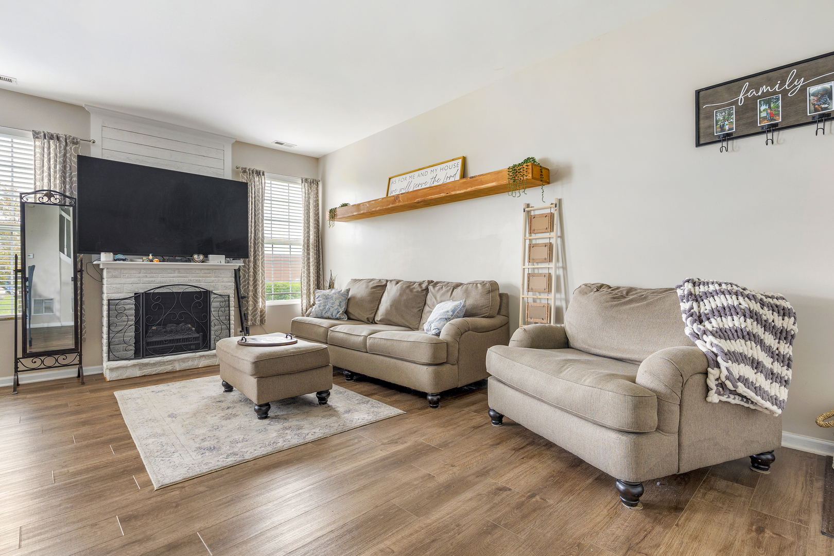 302 Parkside Drive, Shorewood, IL 60404