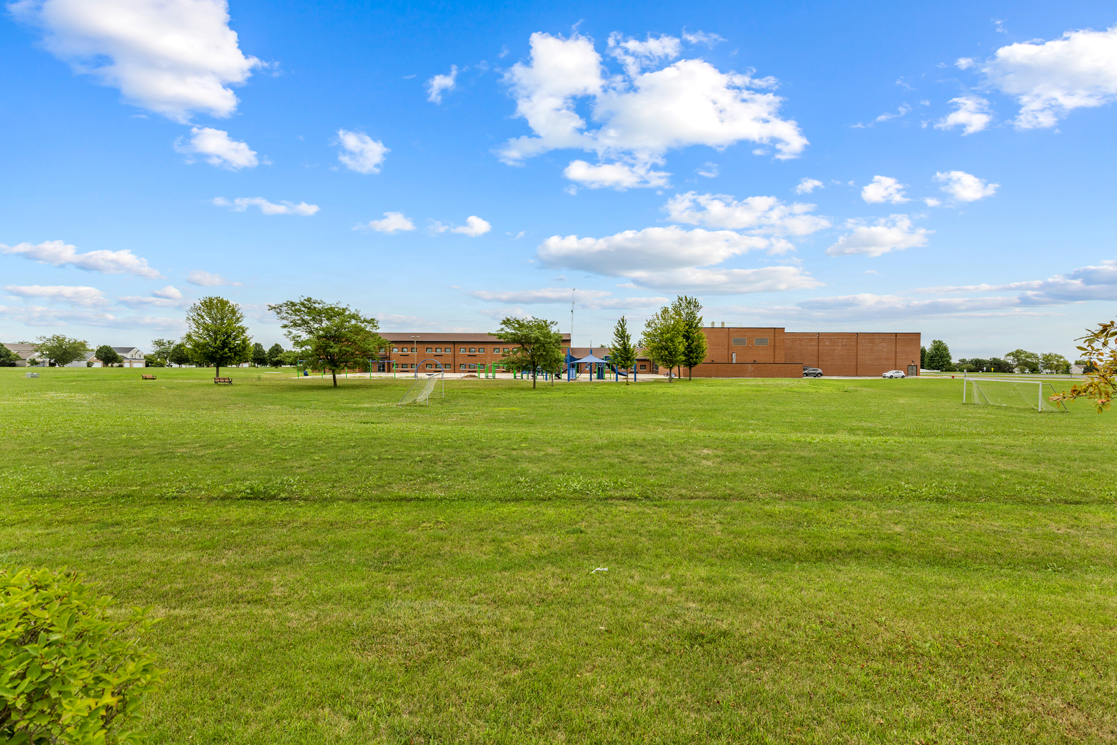 302 Parkside Drive, Shorewood, IL 60404