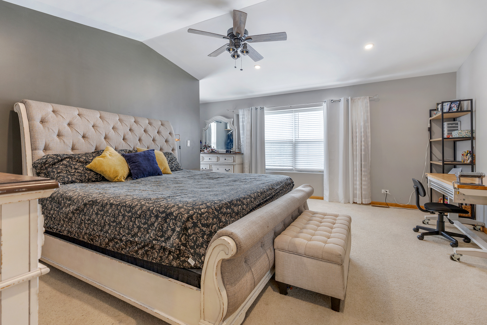 302 Parkside Drive, Shorewood, IL 60404