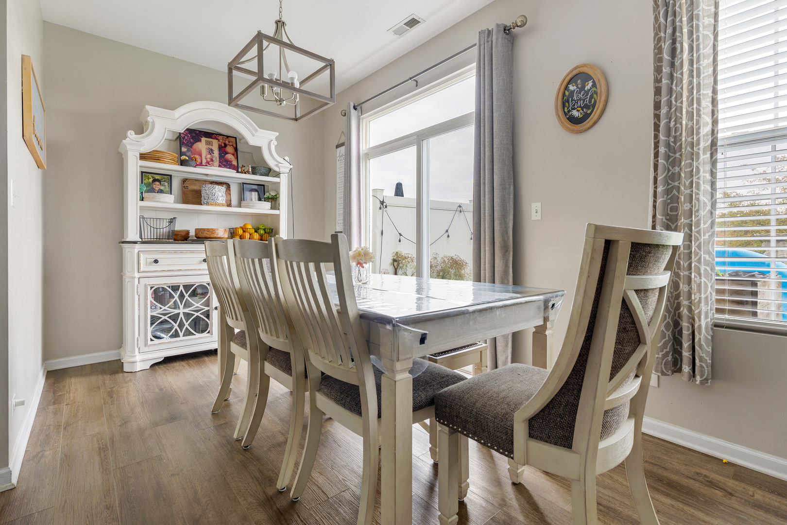 302 Parkside Drive, Shorewood, IL 60404