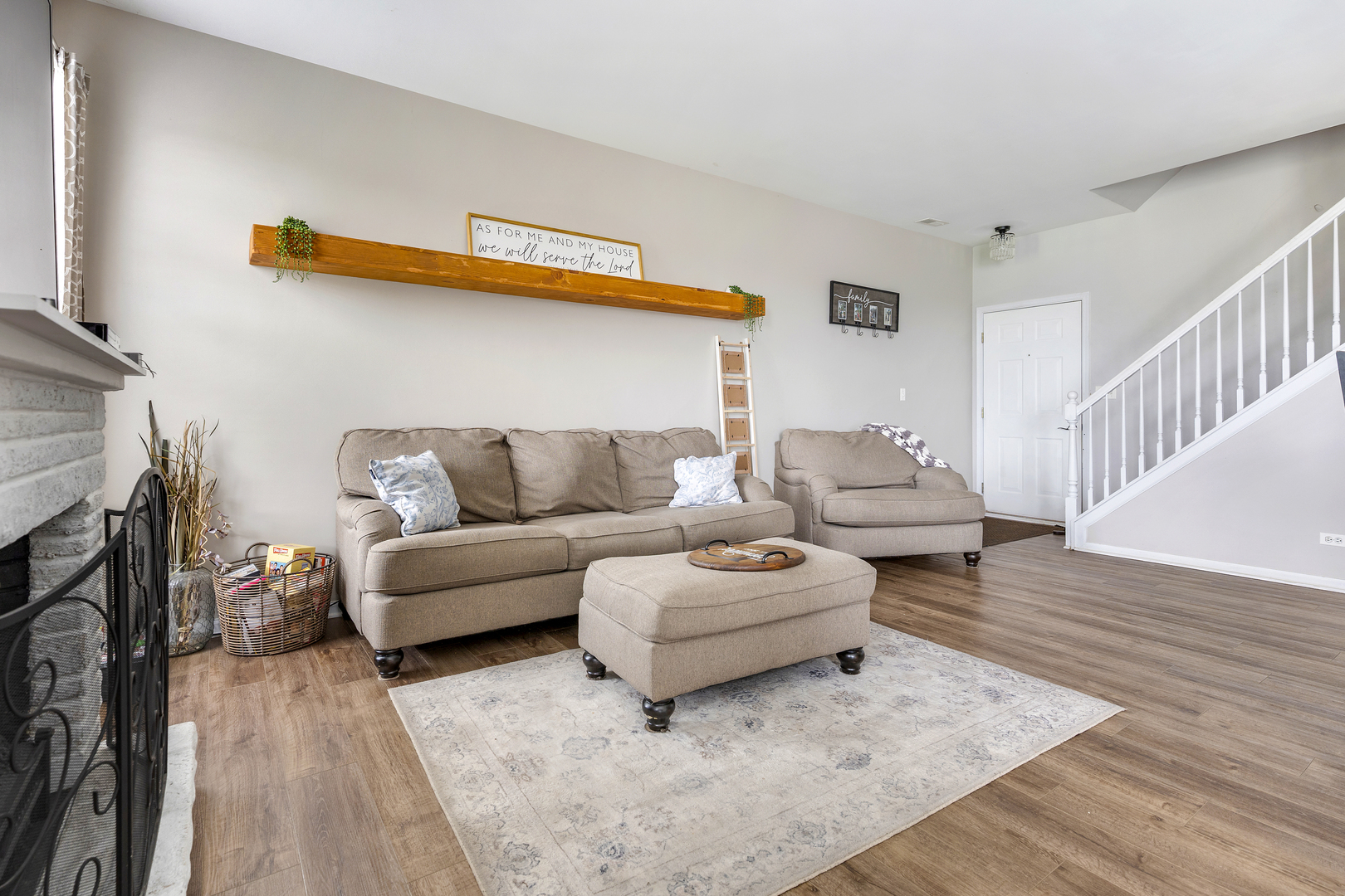 302 Parkside Drive, Shorewood, IL 60404