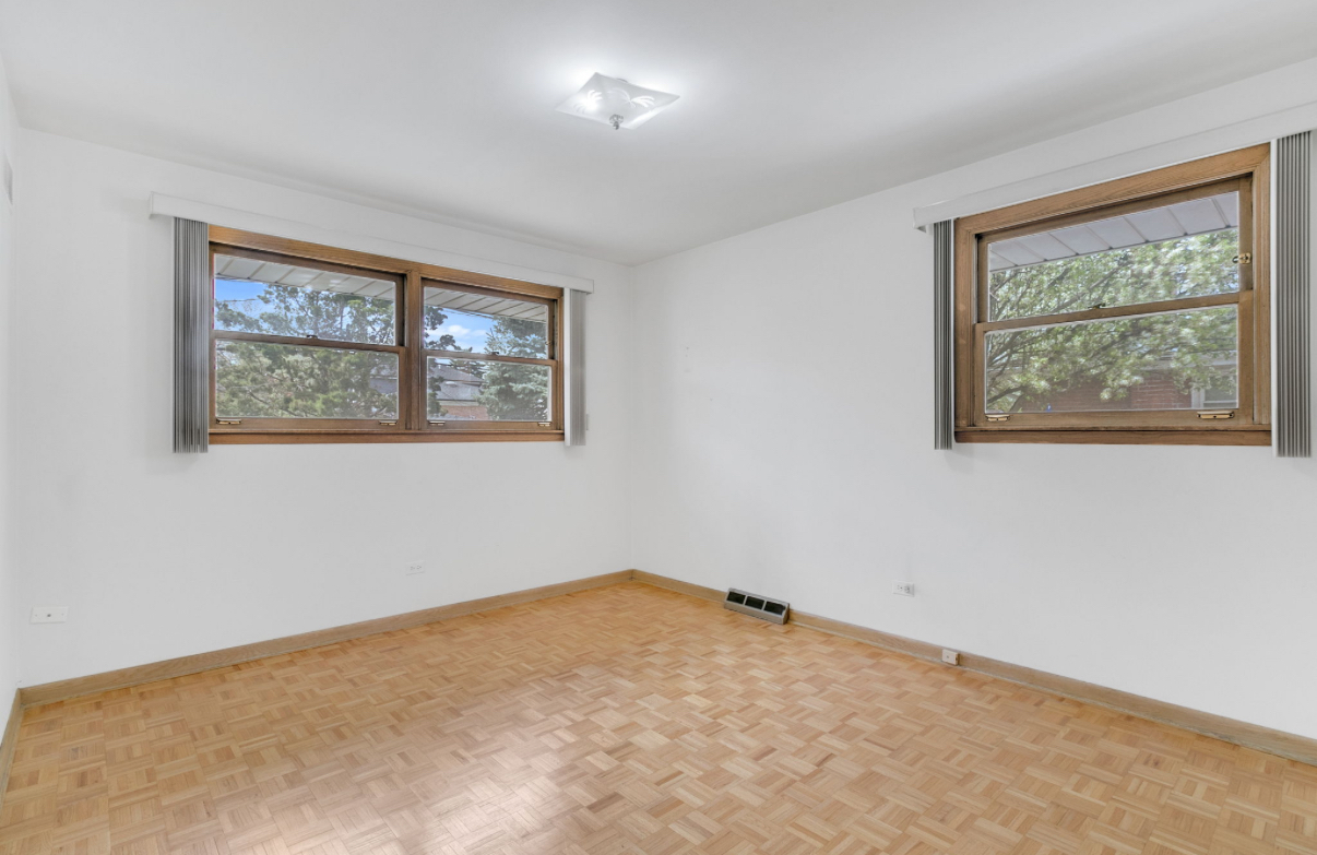 9712 S Kolmar Avenue, Oak Lawn, IL 60453