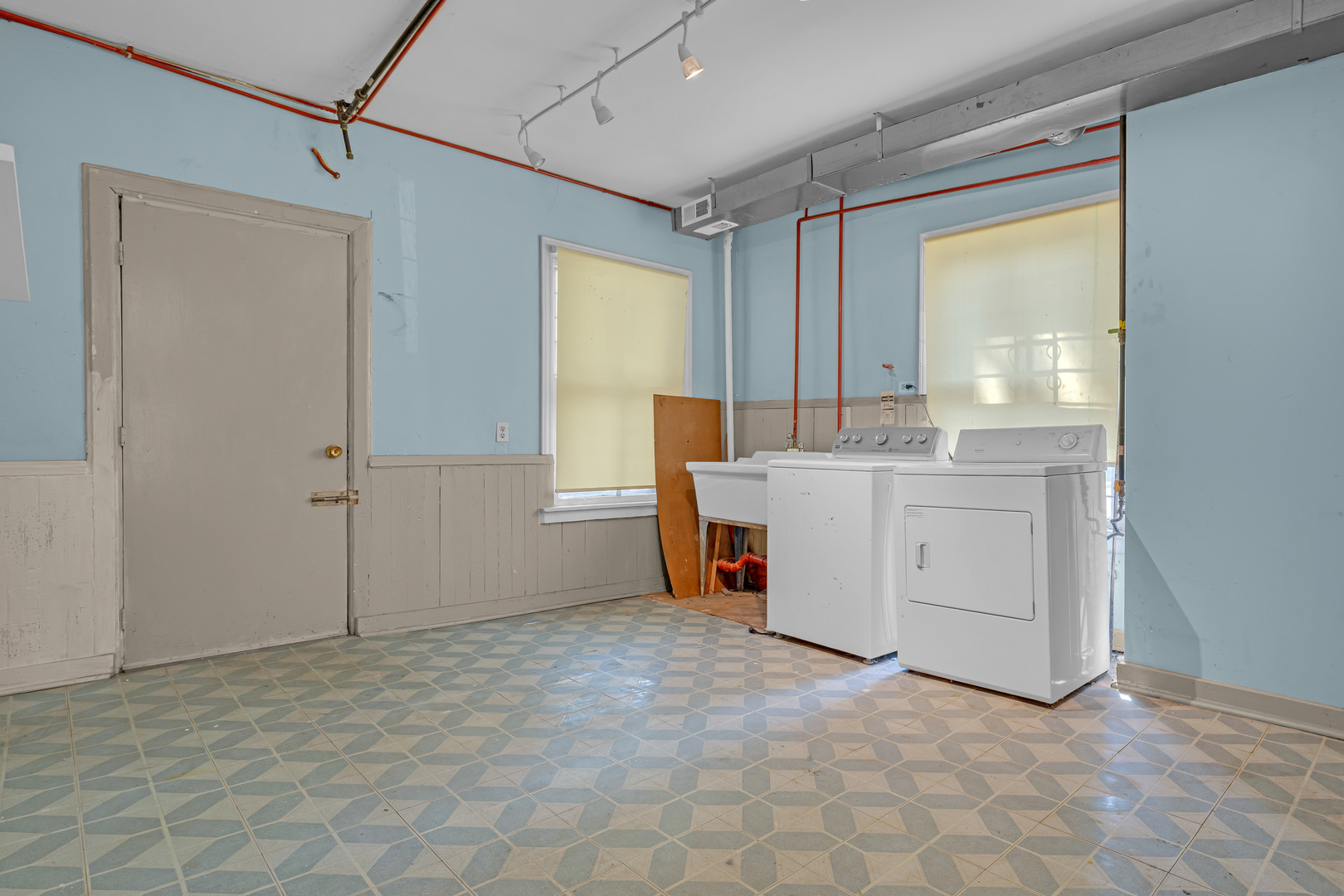 5445 S Dorchester Avenue, Chicago, IL 60615