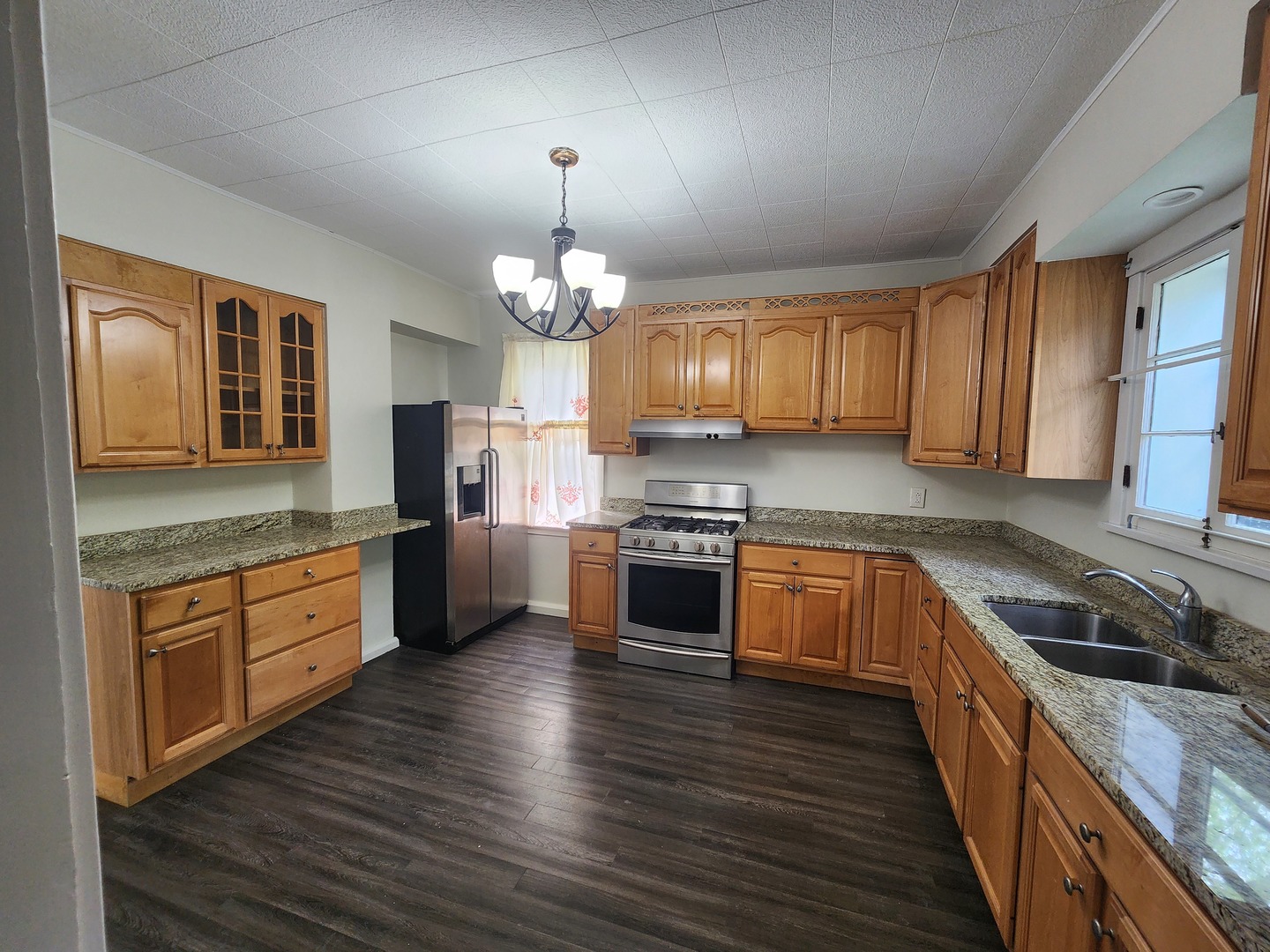 824 Hickory Street, Waukegan, IL 60085