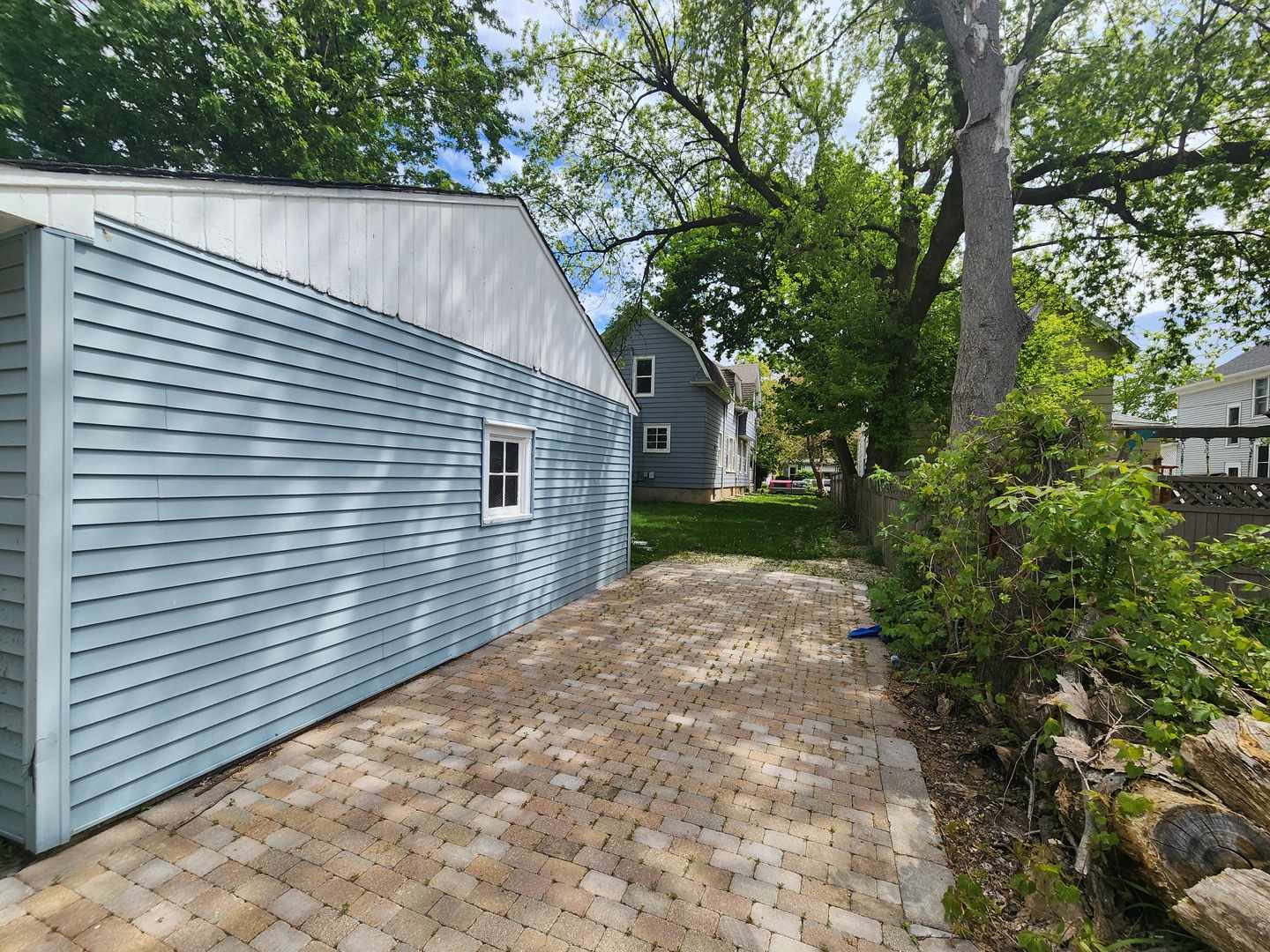 824 Hickory Street, Waukegan, IL 60085