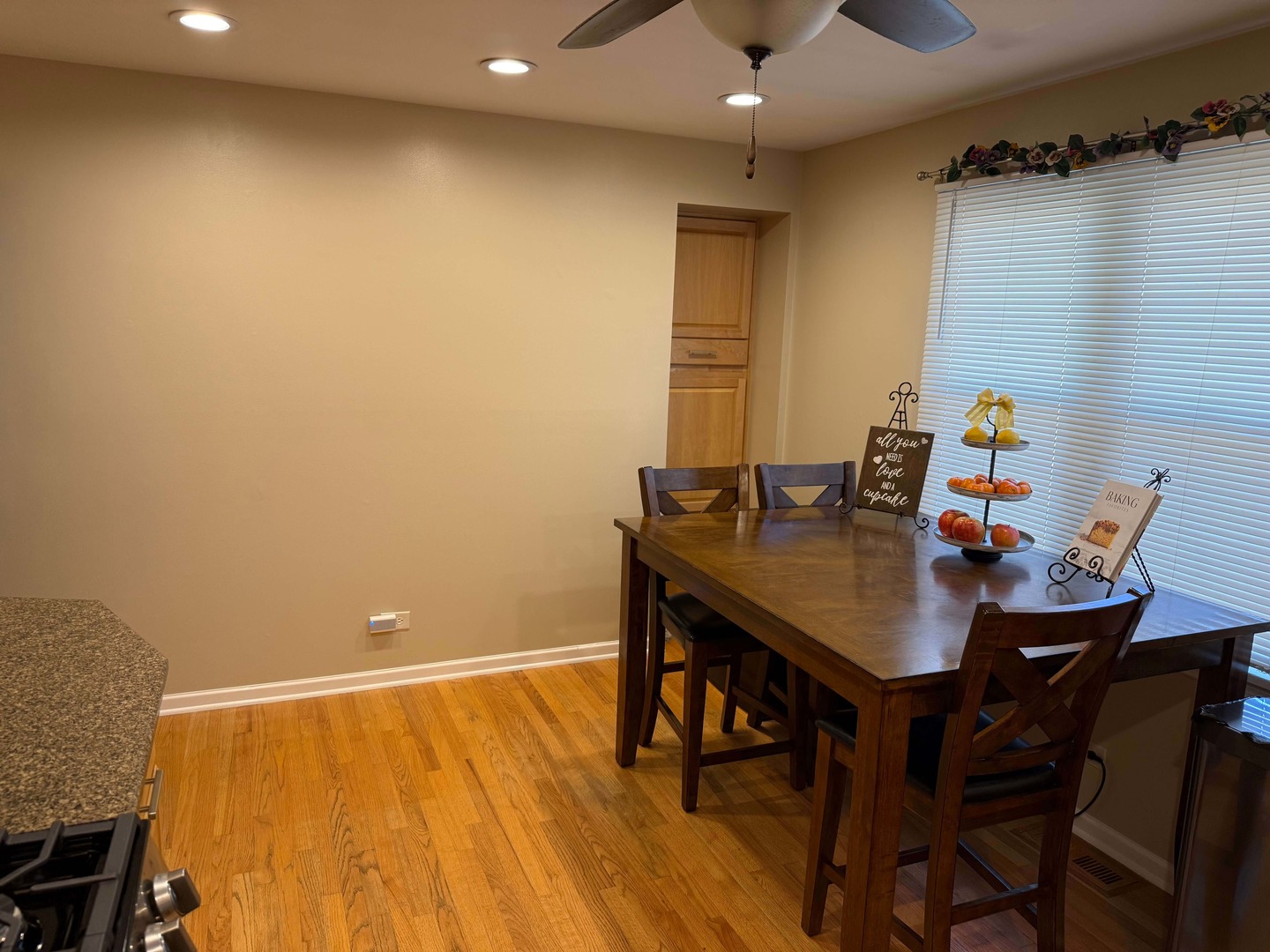 639 N Kaspar Avenue, Arlington Heights, IL 60004