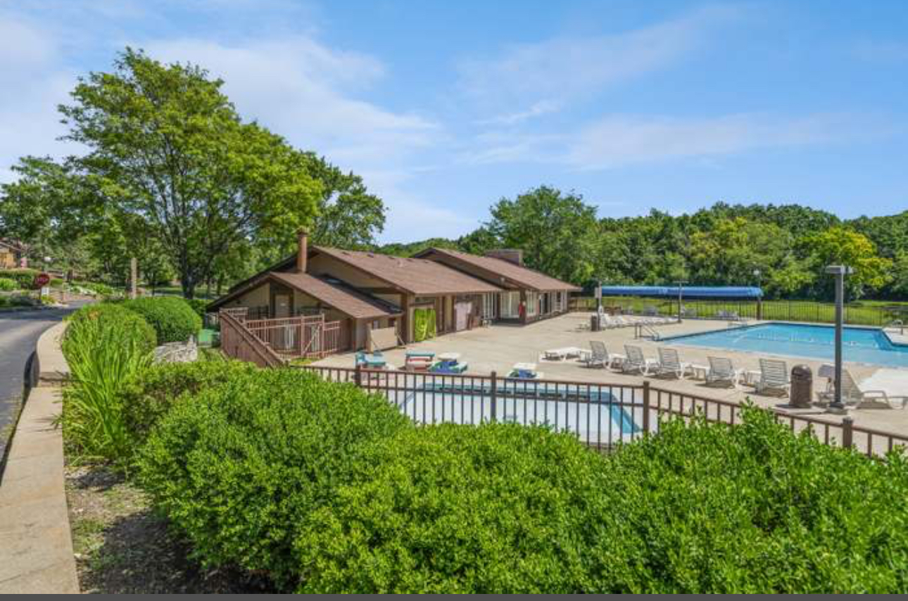 49 Oak Hill Colony #5, Fox Lake, IL 60020