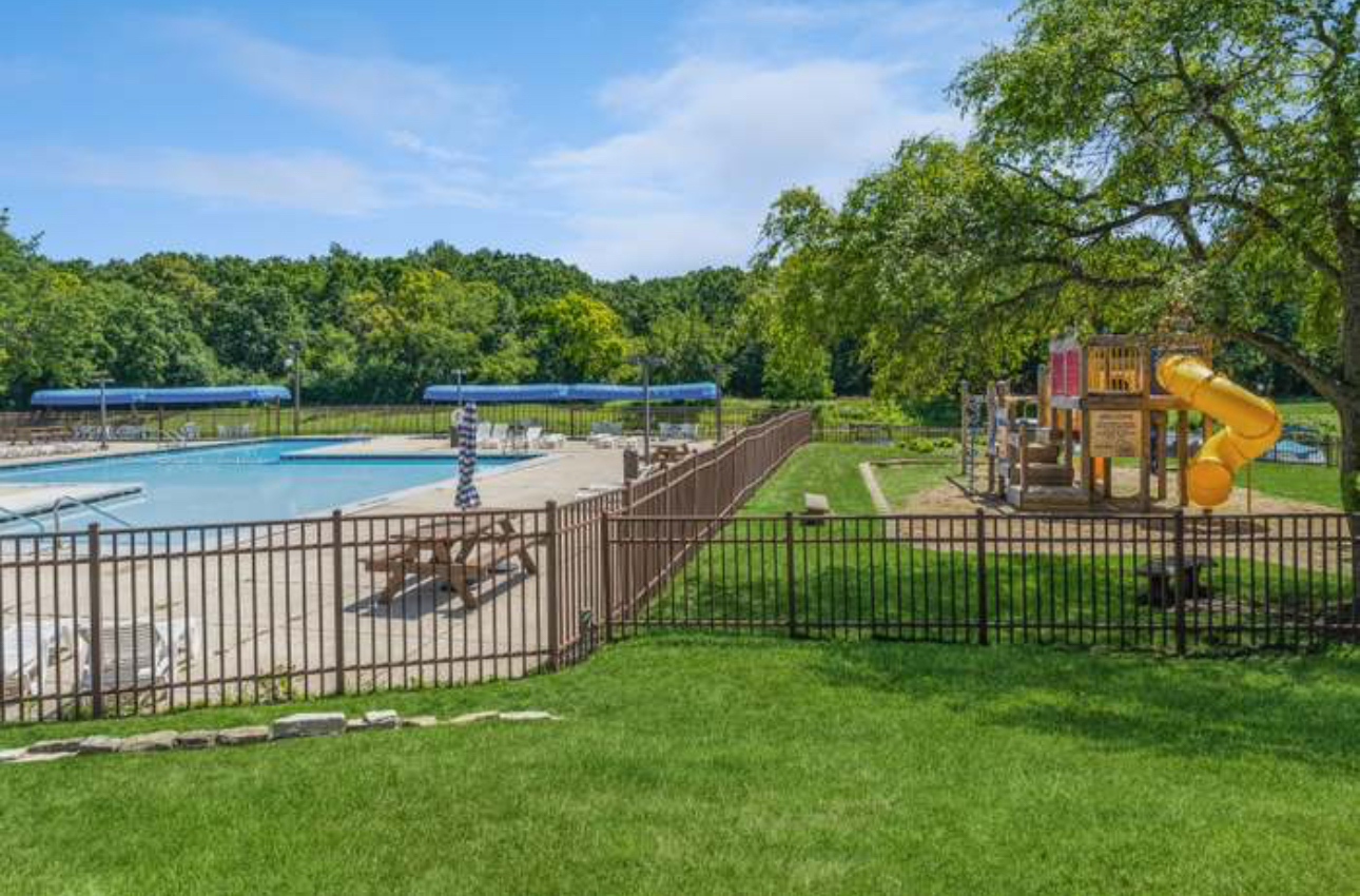 49 Oak Hill Colony #5, Fox Lake, IL 60020