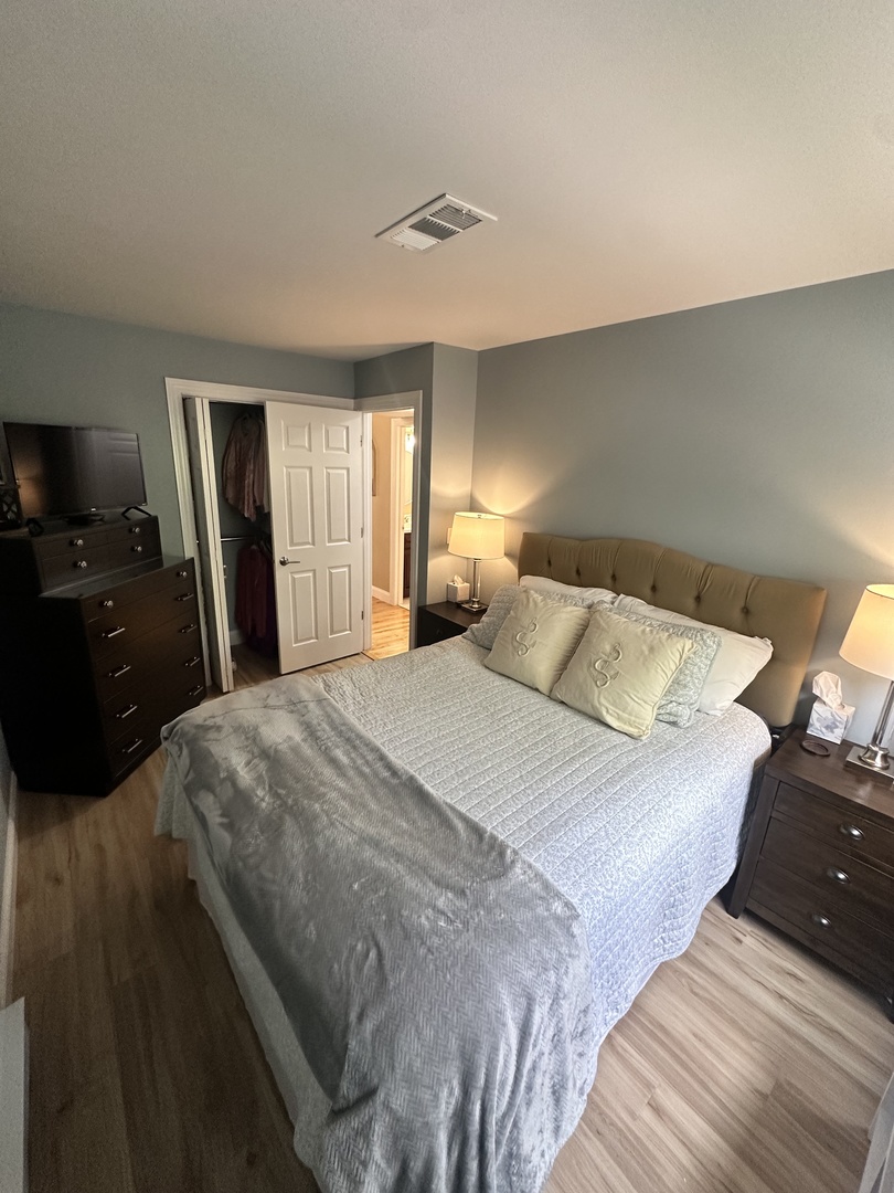 49 Oak Hill Colony #5, Fox Lake, IL 60020