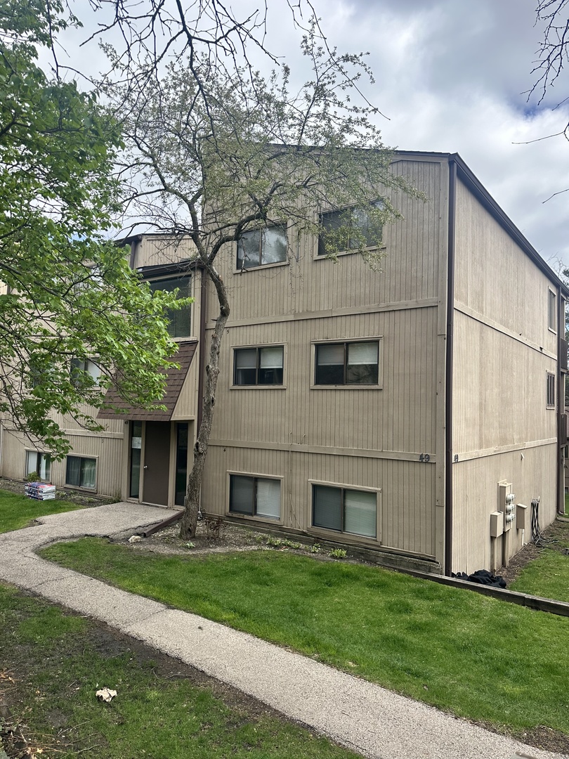49 Oak Hill Colony #5, Fox Lake, IL 60020