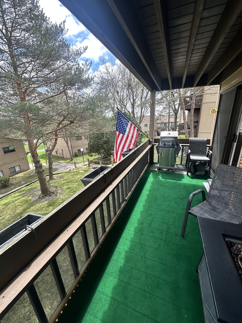 49 Oak Hill Colony #5, Fox Lake, IL 60020