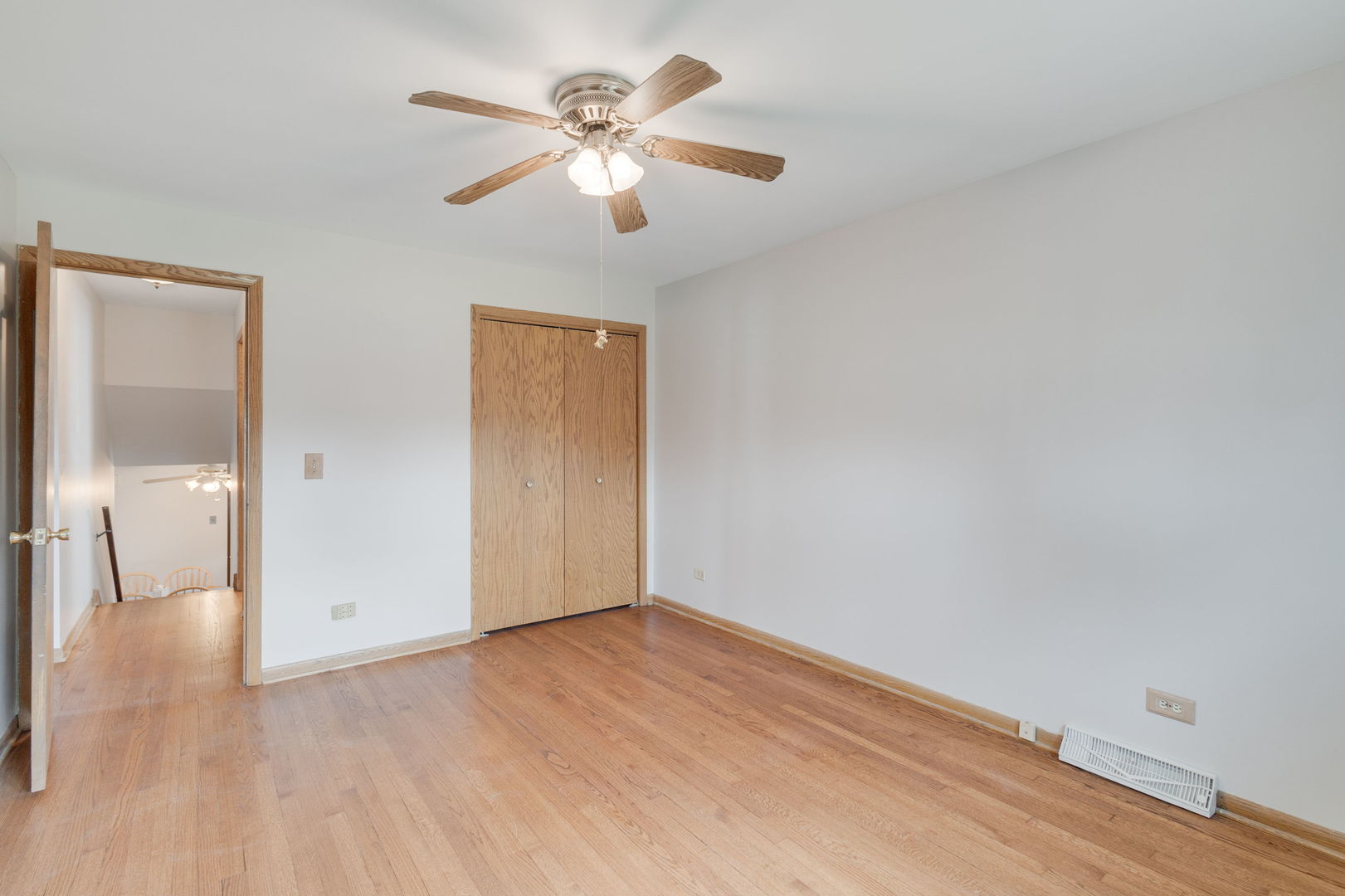 6743 W 89th Place, Oak Lawn, IL 60453