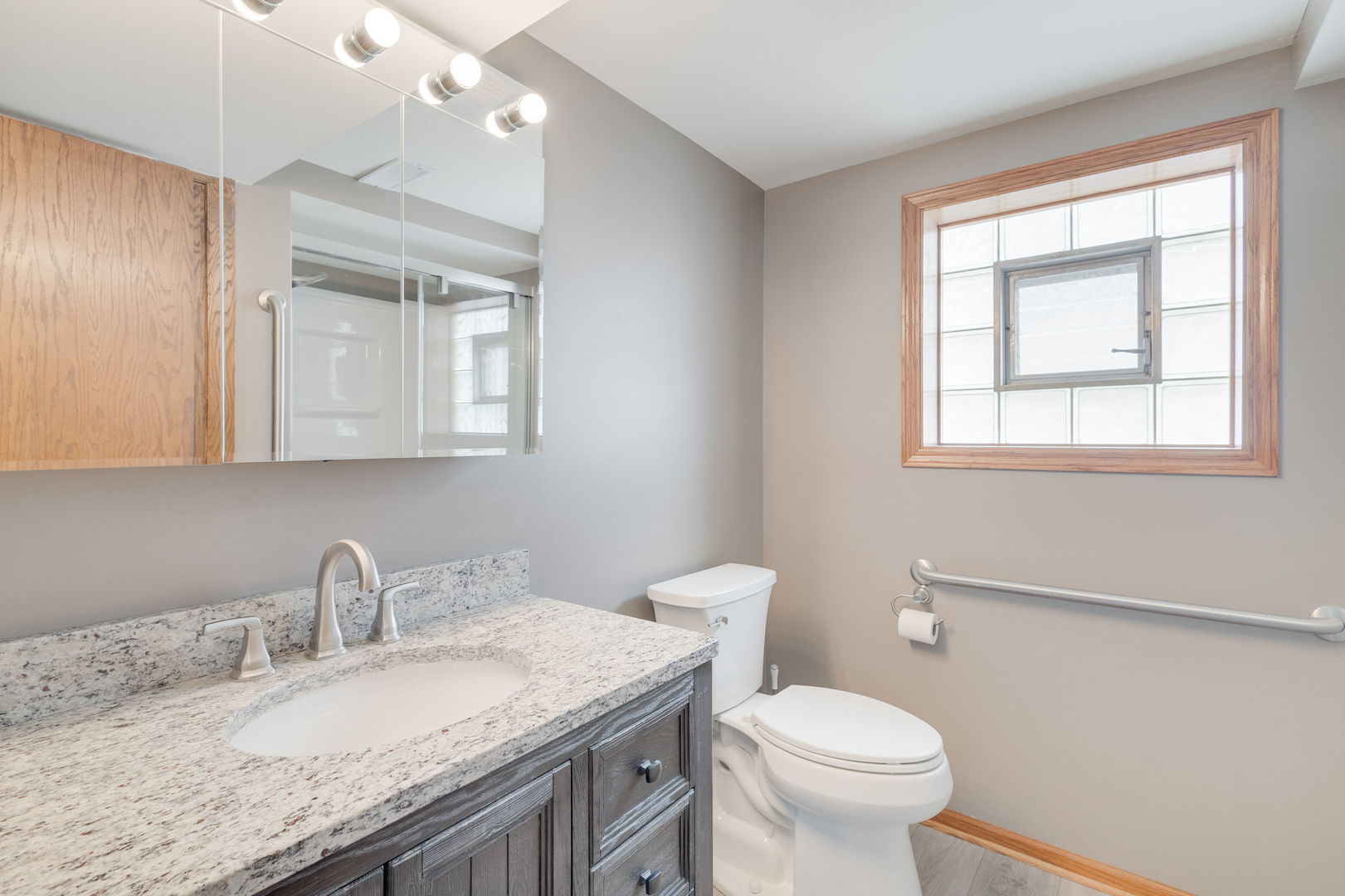 6743 W 89th Place, Oak Lawn, IL 60453