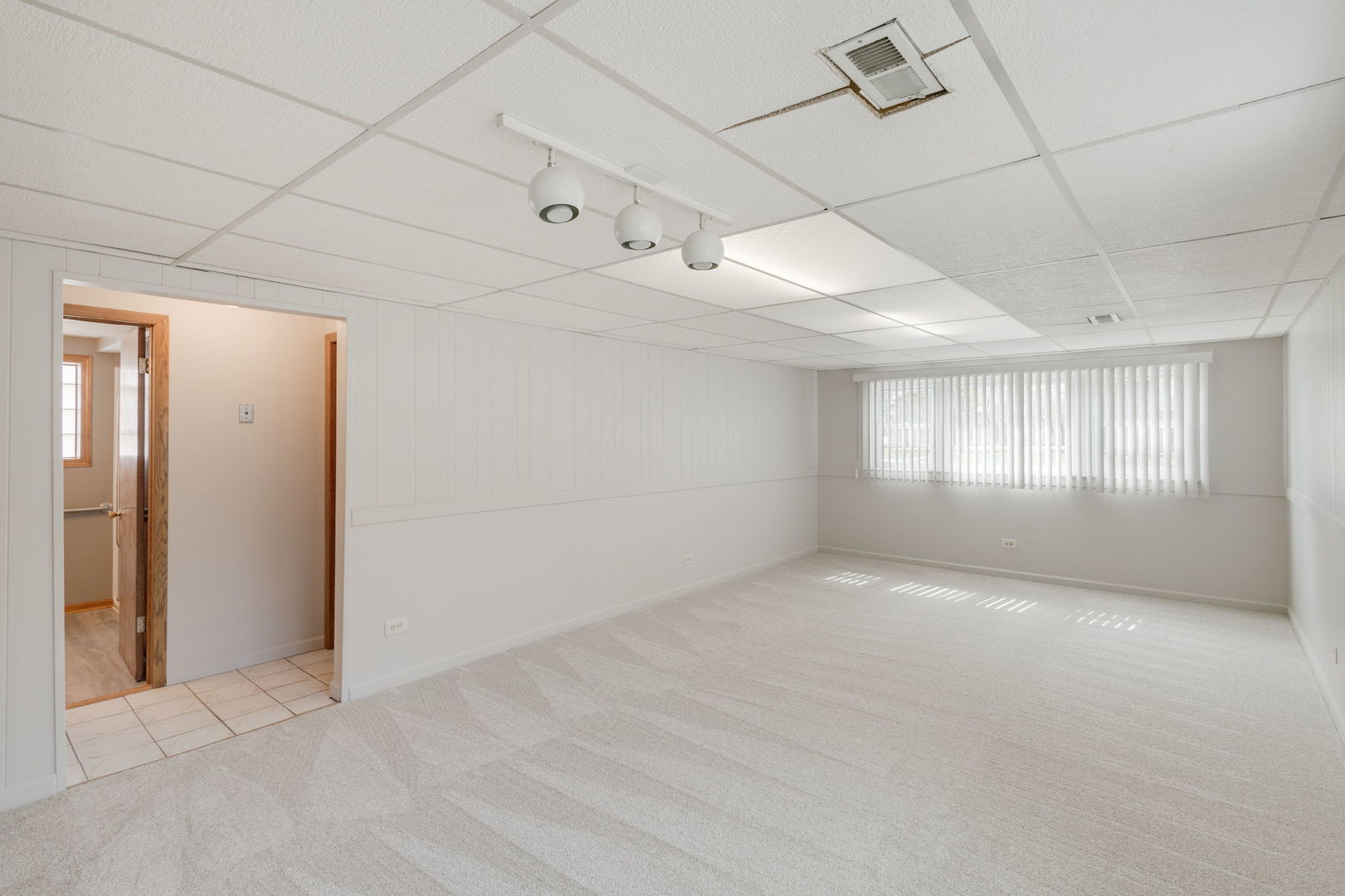 6743 W 89th Place, Oak Lawn, IL 60453