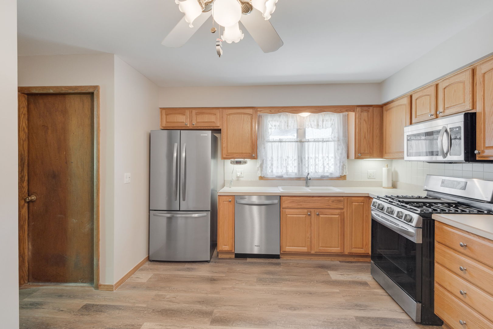 6743 W 89th Place, Oak Lawn, IL 60453