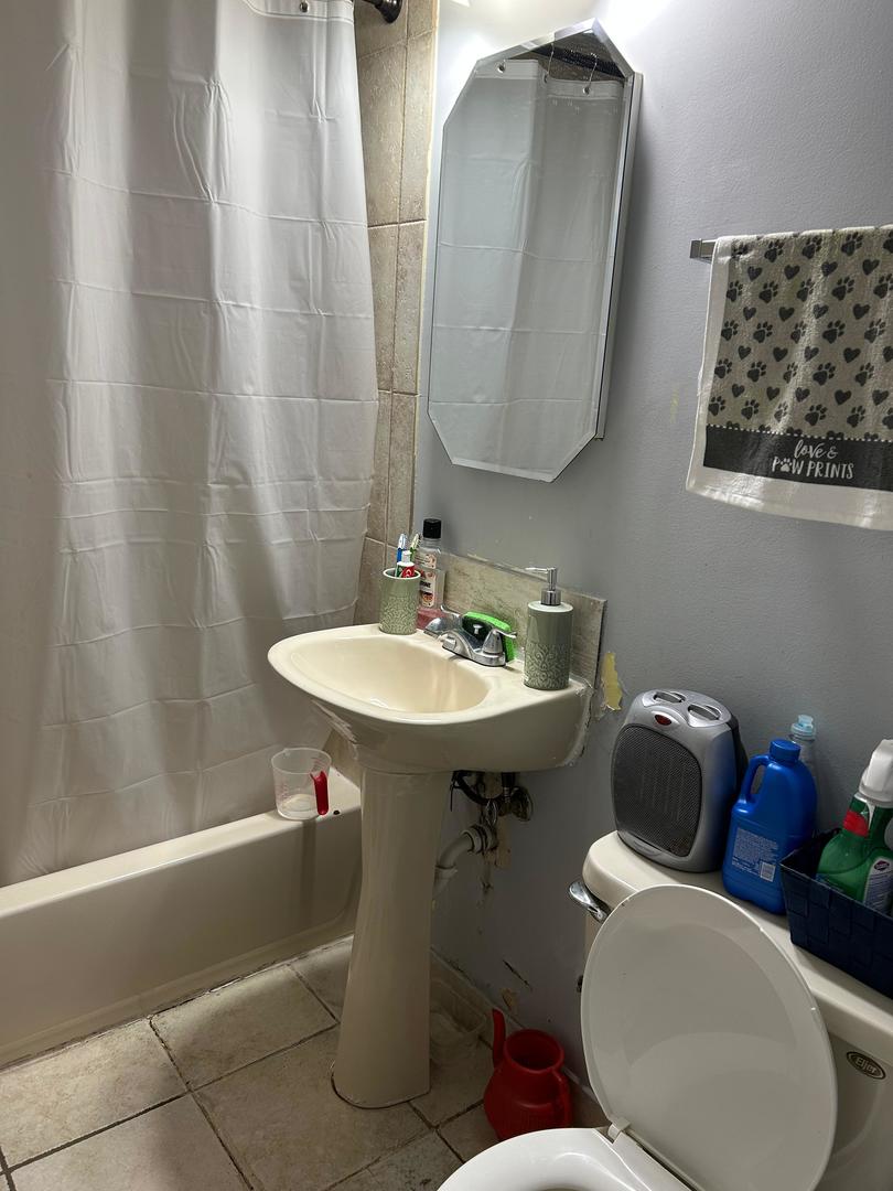 8847 La Crosse Avenue #204, Skokie, IL 60077