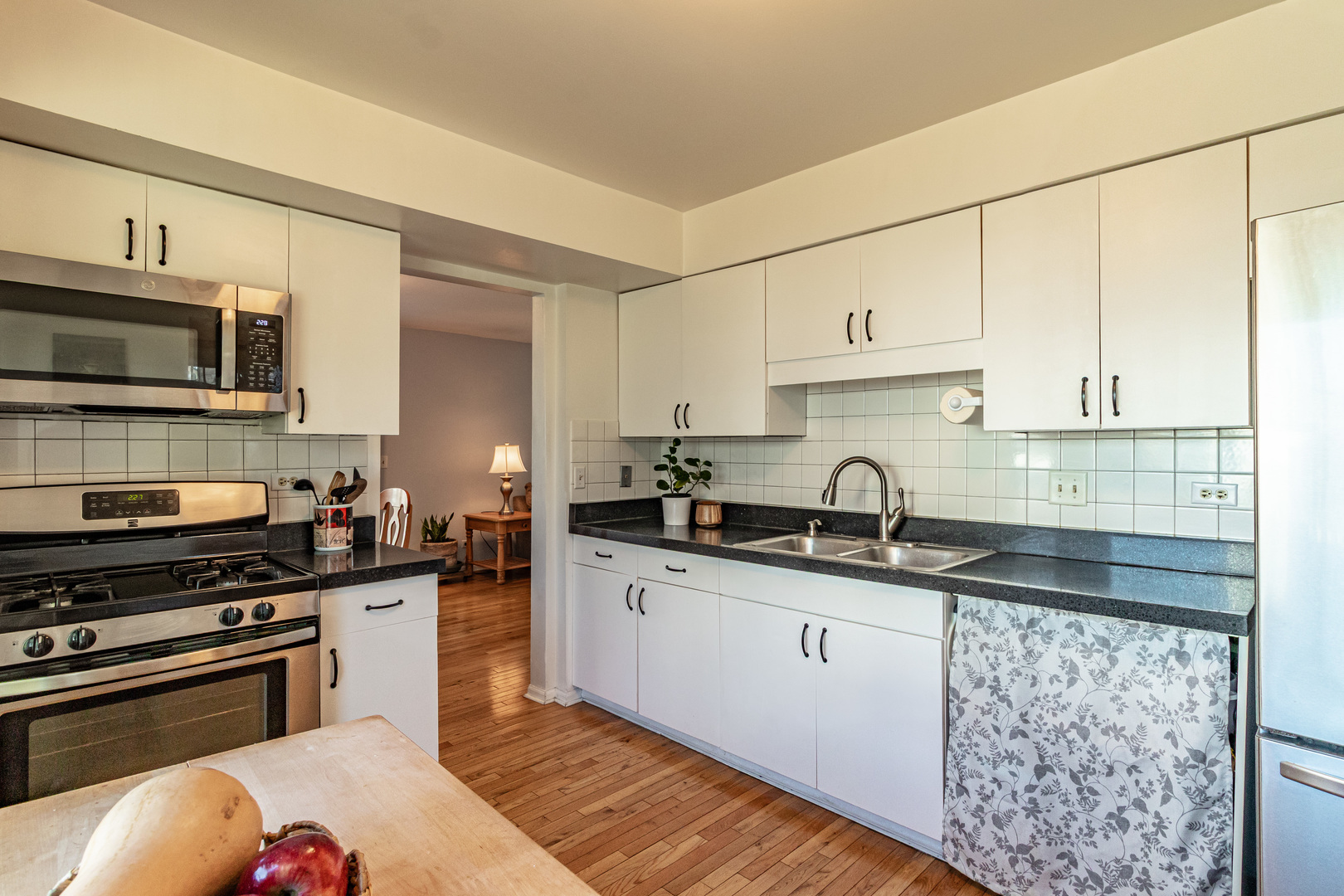 1577 Pinetree Drive, Gurnee, IL 60031