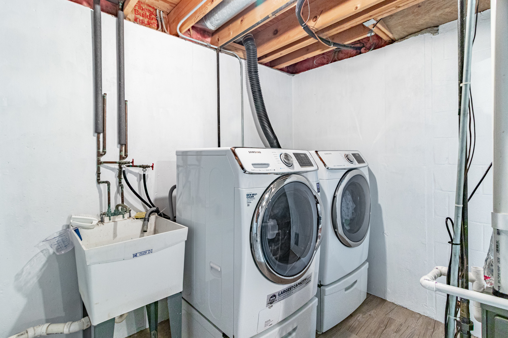 1577 Pinetree Drive, Gurnee, IL 60031