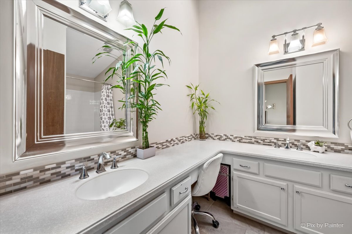 20 N Oltendorf Road, Streamwood, IL 60107