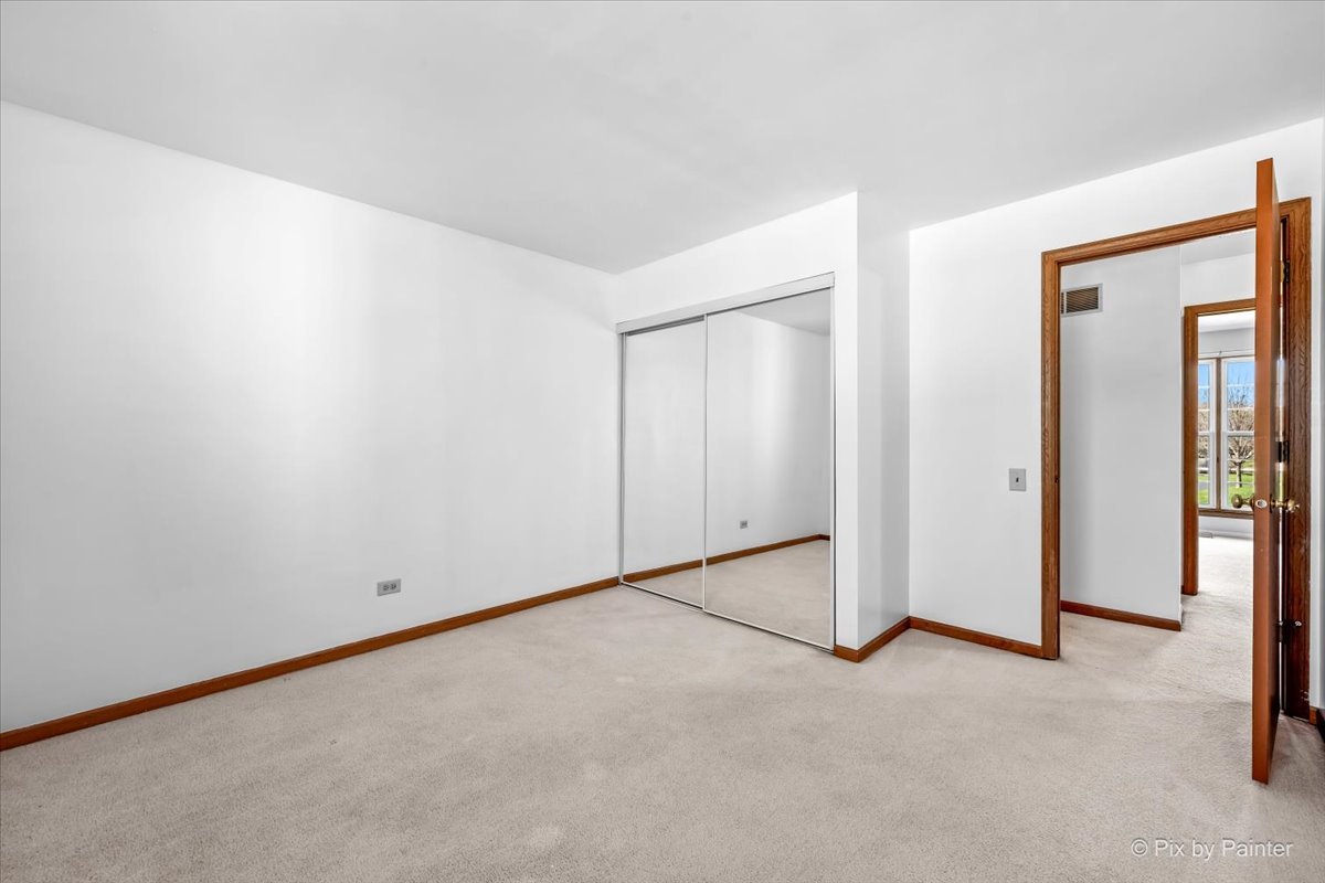 20 N Oltendorf Road, Streamwood, IL 60107