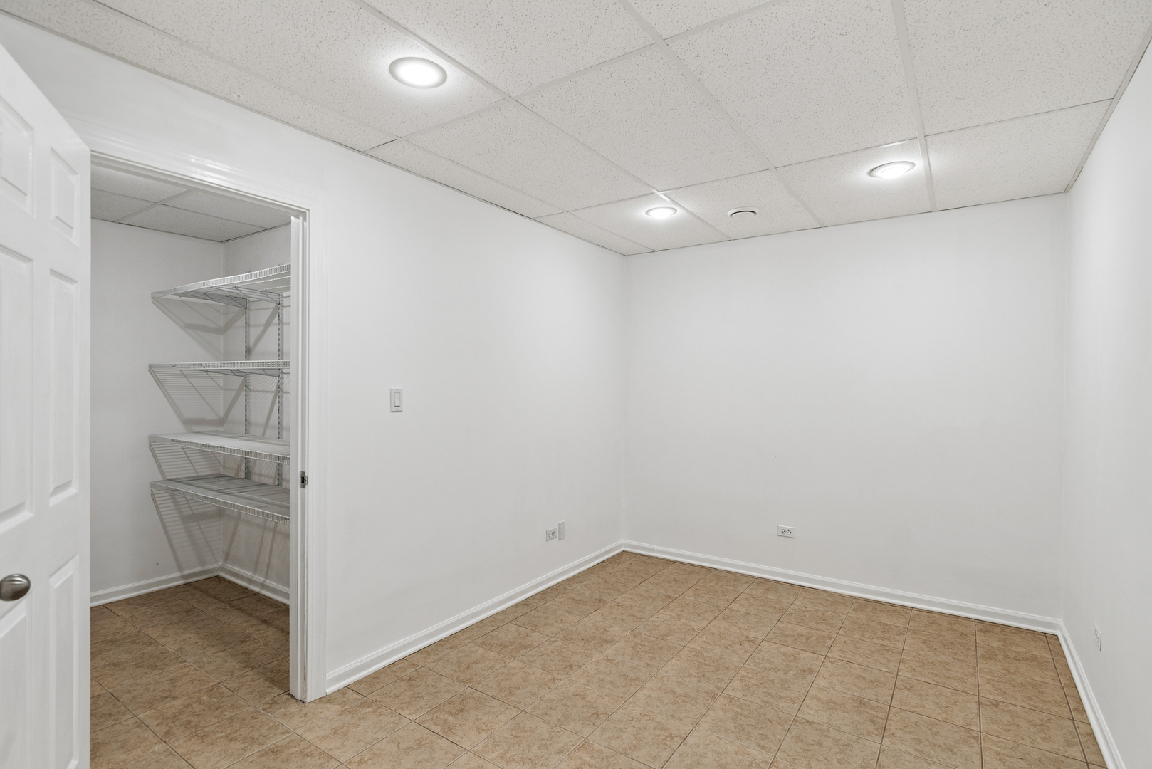 955 Blackburn Drive, Grayslake, IL 60030