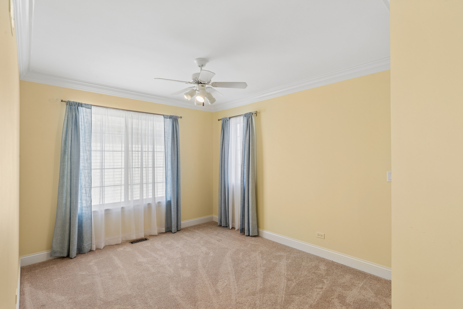 955 Blackburn Drive, Grayslake, IL 60030