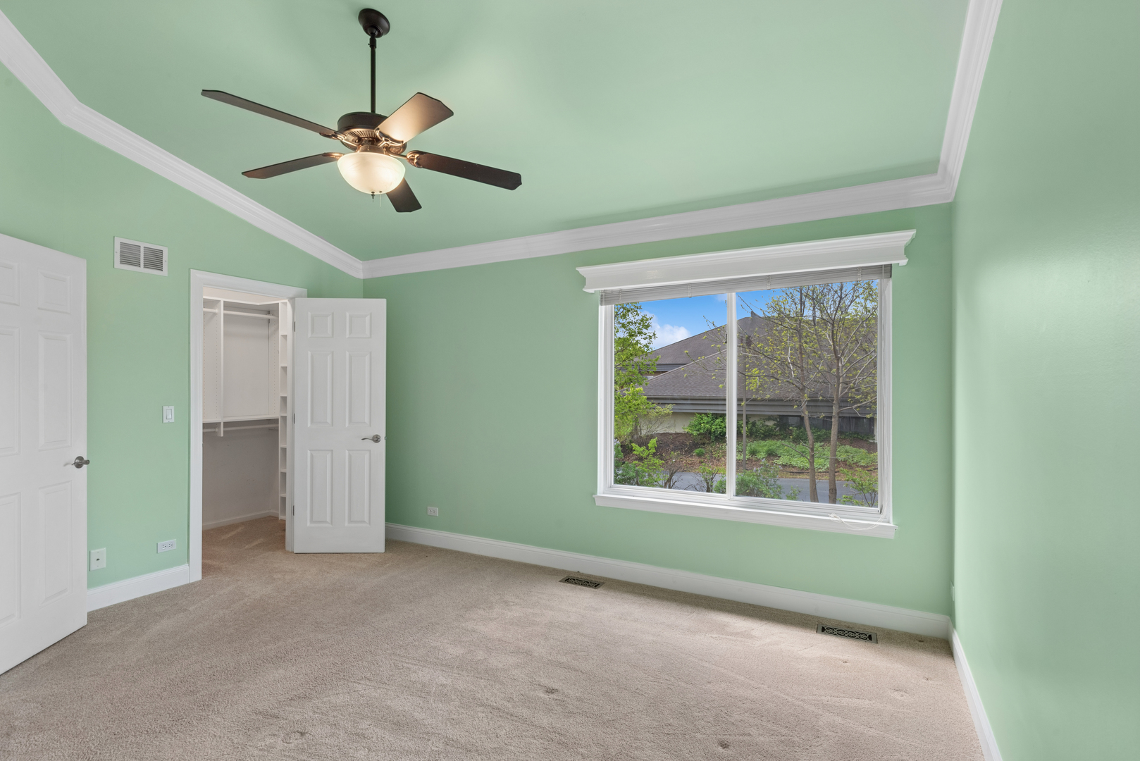 955 Blackburn Drive, Grayslake, IL 60030