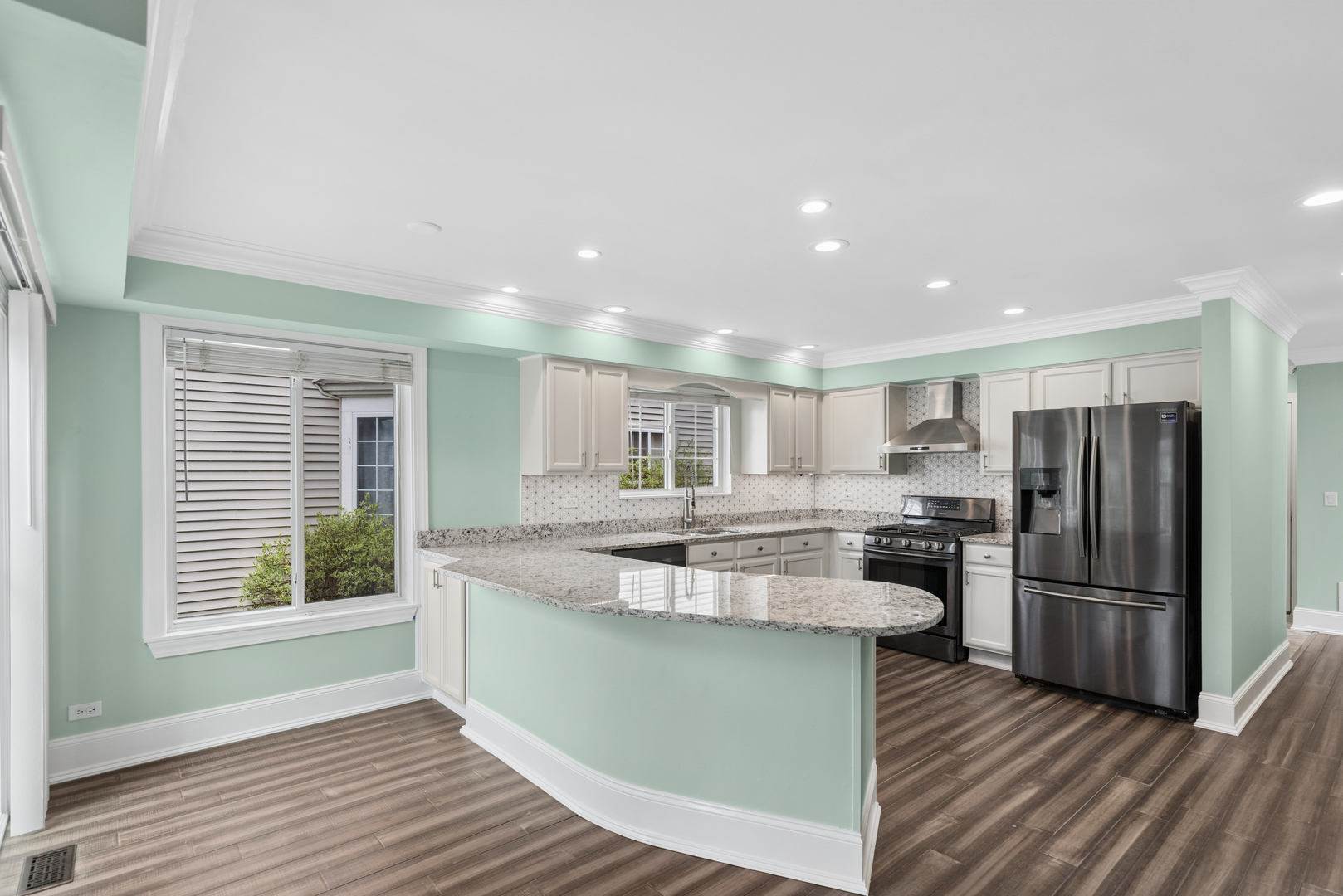 955 Blackburn Drive, Grayslake, IL 60030